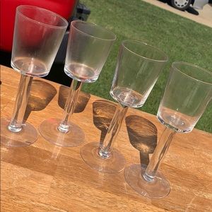 Set of 4 wine glasses
